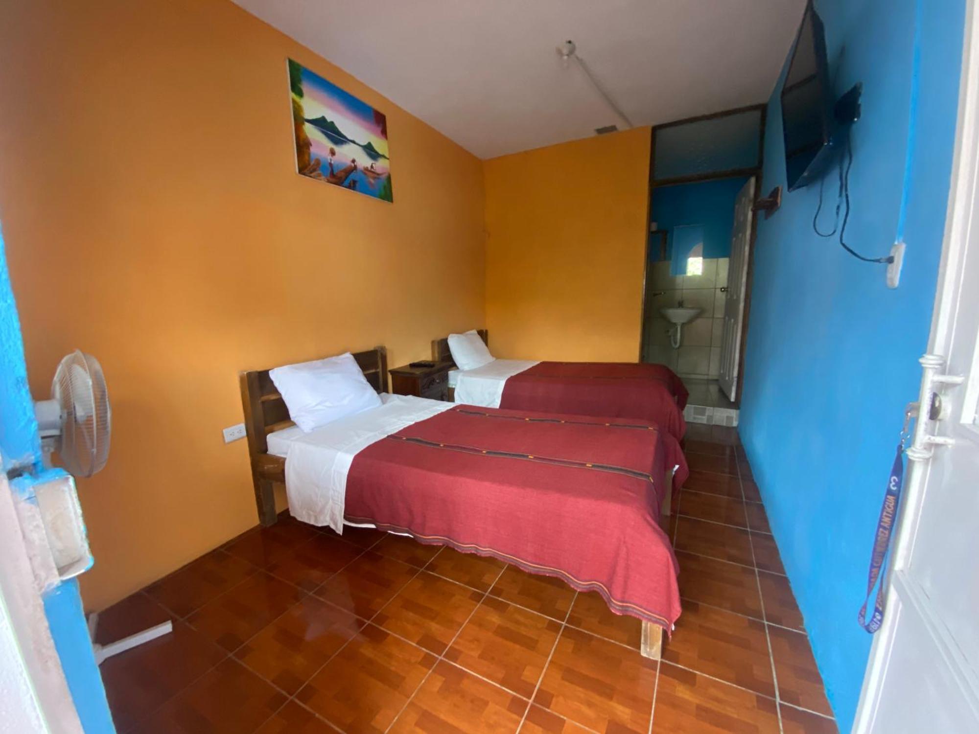 Hotel Posada Gutierrez Panajachel Exterior photo